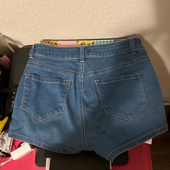 Jean shorts - Picture 2 of 3